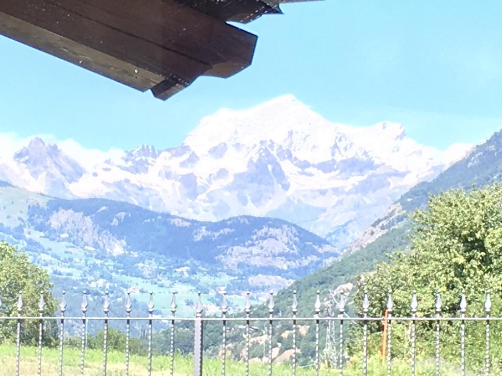 Appartamento Fleur Des Neiges Aosta Bagian luar foto